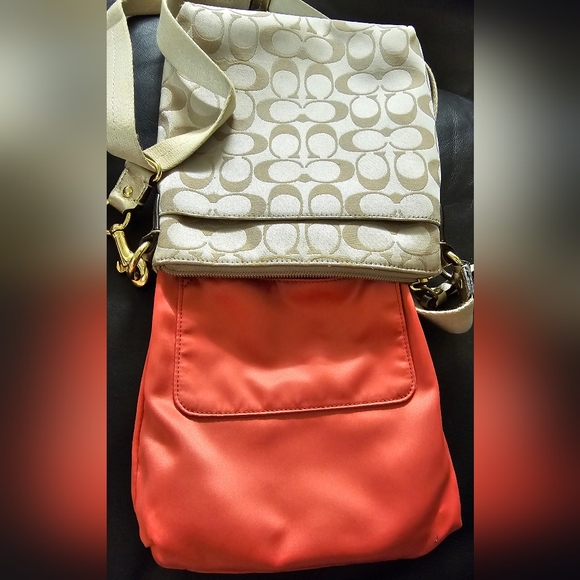 Coach Daisy Floral print Y2K Cream canvas Signature Swing Poppy Crossbody EUC - Picture 14 of 16